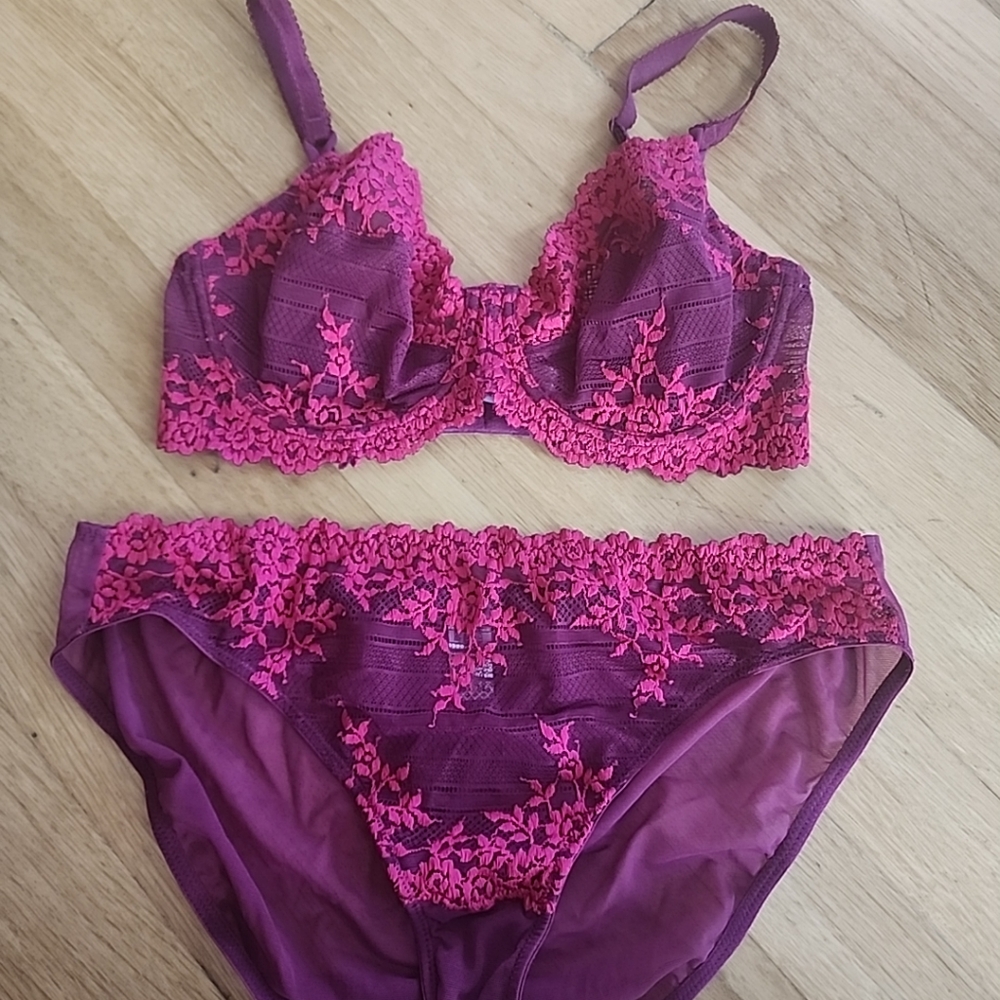 Wacoal Embrace Lace Bra and Panty Set 32D & 7